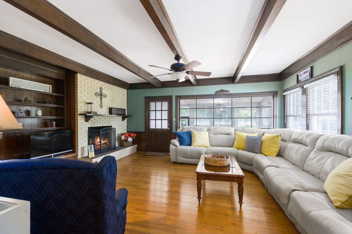Bright coastal Hamptons style living room interior