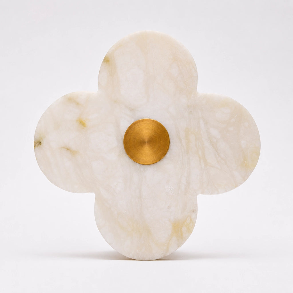 The Petalo alabaster clover wall sconce with brushed brass, front view